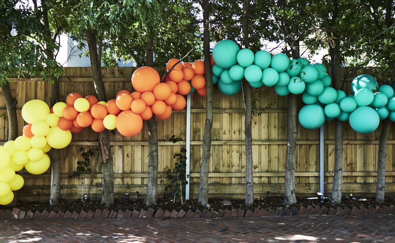 driveway sculpture balloons